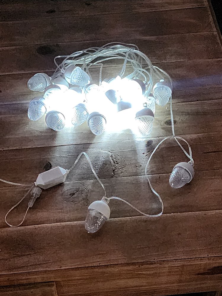 PISCA STROBO COM 20 LAMPADAS PINHA COM 7,6OCM BRANCO FRIO BIVOLT USO INTERNO E EXTERNO